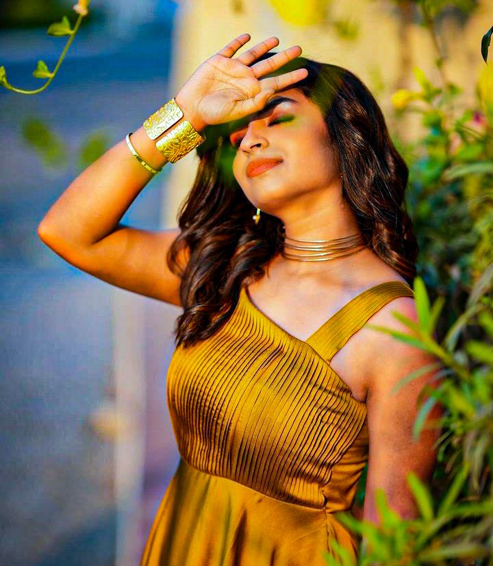 june___tweets's tweet photo. @sivaangi_k Hey Yellow beauty!!!💛💛💛

#sivaangi https://t.co/H2RosMLstH
