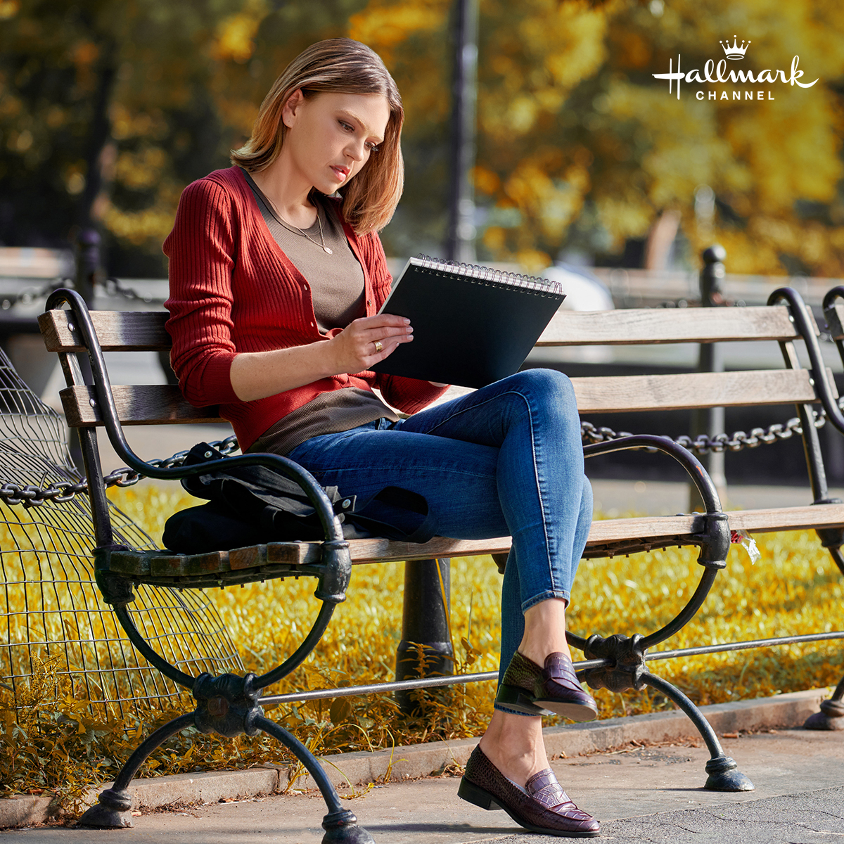 hallmarkchannel's tweet photo. Blessing your screens with more @aimeeteegarden! Tune in to #AutumnInTheCity and #ANewYearsResolution starting today at 6/5c, and don’t miss her in the premiere of #AnEasterBloom, a new @DaySpring original movie, Saturday at 8/7c. #SpringIntoLove https://t.co/BWJXv8pwDm