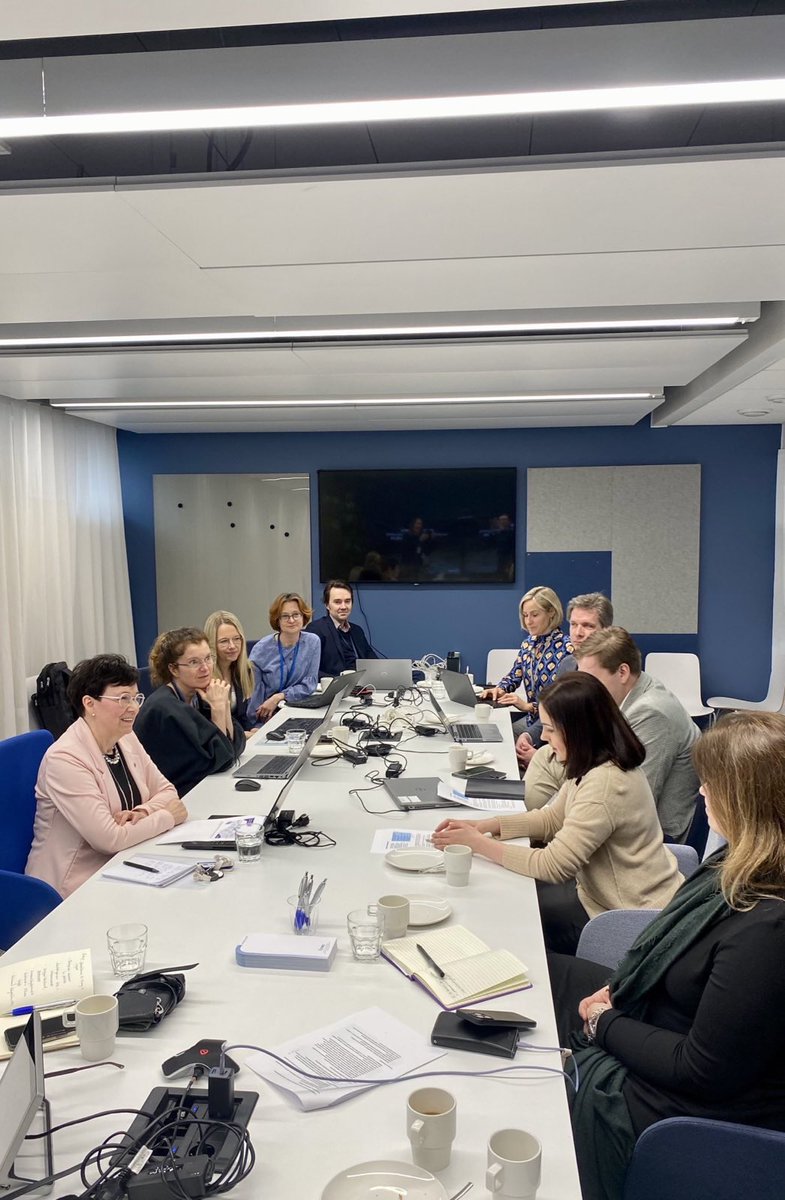 Tapaamassa Lääkealan turvallisuus- ja kehittämiskeskus <a href="/Fimea/">Fimea</a>’n johtoryhmää. Parin tunnin aikana ehdimme käydä läpi laajasti hallitusohjelman lääke- ja apteekkilinjauksia. Kiitos asiantuntemuksesta! #suomellatöissä