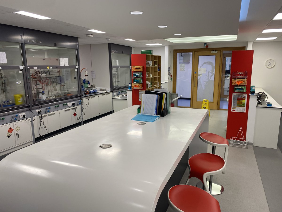 SCCESurrey's tweet photo. We’re thrilled that our Joseph Kenyon synthetic chemistry research laboratory has received the LEAF bronze Award for implementing #SustainablePractices across the lab-the first of many awards in the school. Well done to everyone involved. @UniOfSurrey #chemistry https://t.co/6oJ3bMmeR2