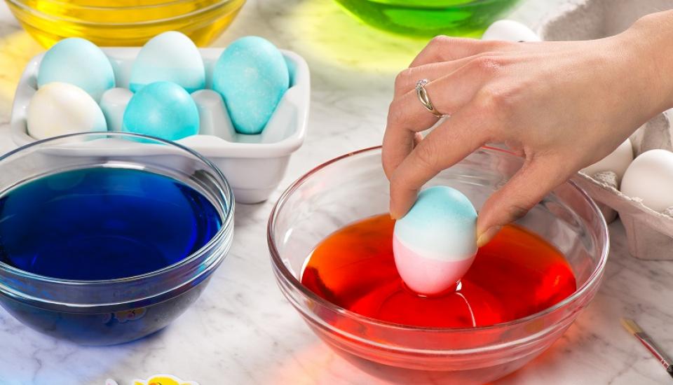 Have you decorated Easter eggs yet this year? The Easter Bunny is about to make his rounds!

Visit our website for egg decorating instructions: eggs.mb.ca/recipes/decora…

#EggsAnytime #Easter #Family