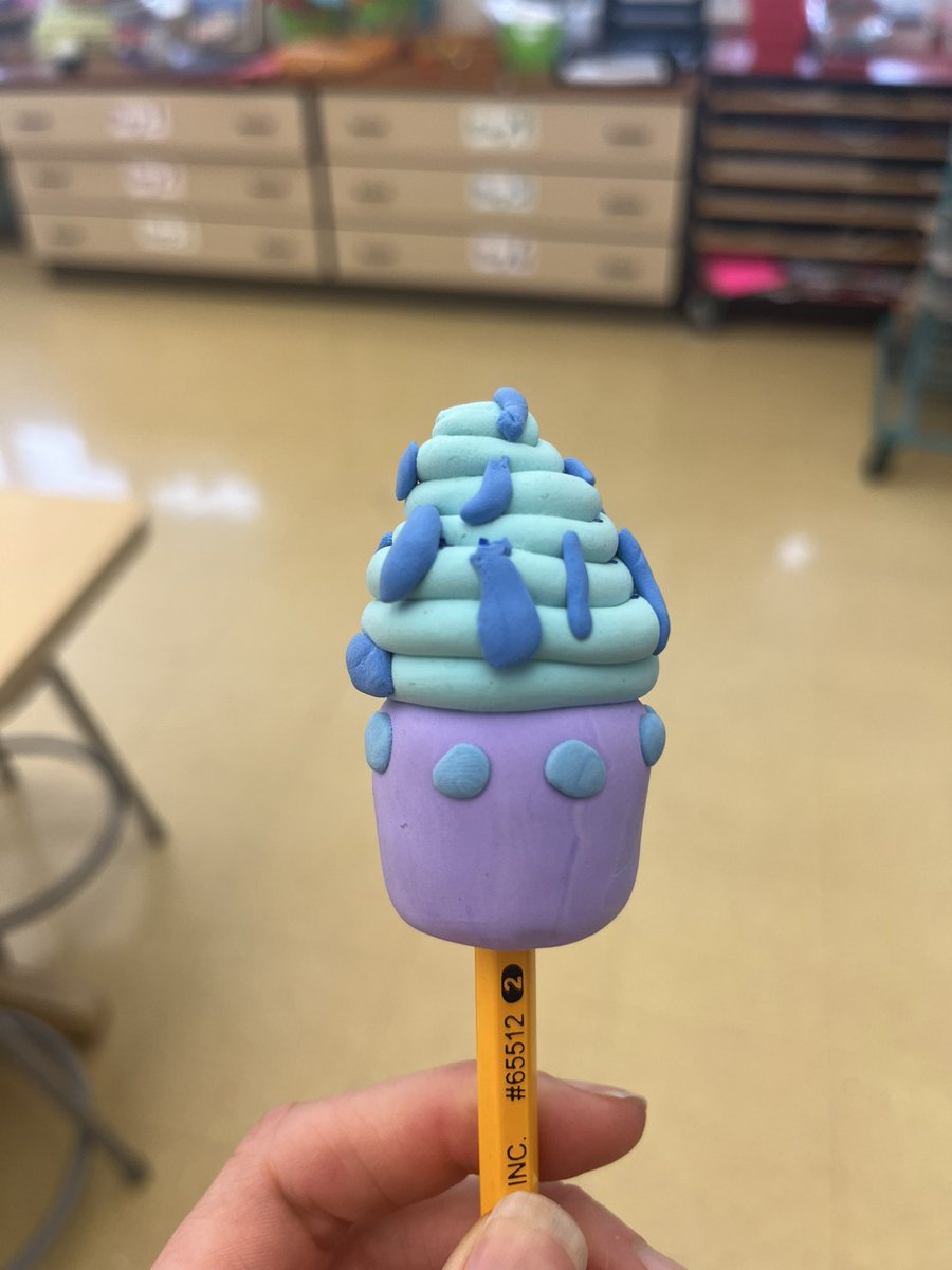 EMKArtists's tweet photo. 2nd grade artists made clay cupcake pencil toppers today and were very excited! They practiced their use of the element of art “form” and gathered inspiration from Wayne Thiebaud’s dessert art.
#EMKartists #EastWindsorRegionalSchools #studentart https://t.co/bc4jvJOpRf