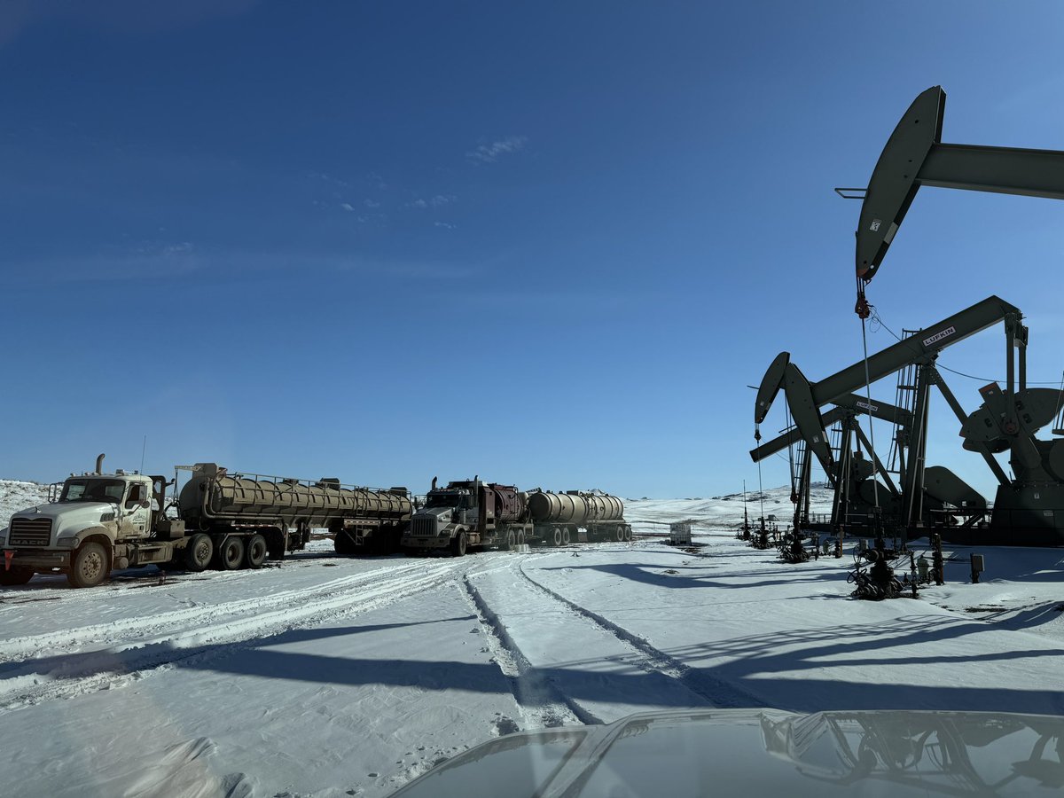 conservativeoil's tweet photo. Pumping a nice little scale squeeze today. Pumping 400 bbls of production water at 120°; treated with scale inhibitor, corrosion inhibitor and biocide. Will leave well shut in for 24 hours then bring #AnotherWellOnLine #Wellintervention #OFS #EFT #companyman #rigless https://t.co/Uwf25Rd91E