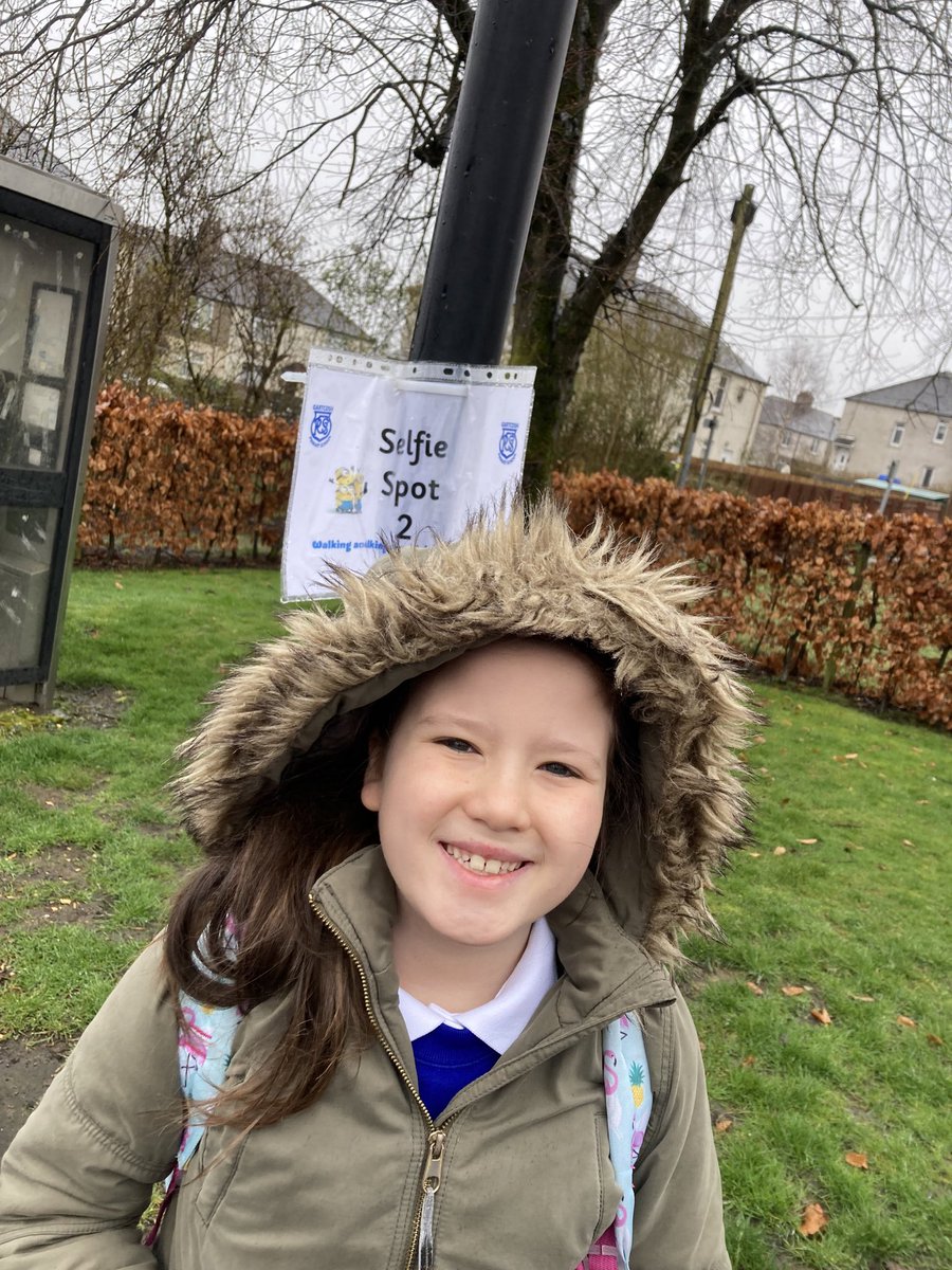 CatherineSlater's tweet photo. @GartcoshPS had sleet this morning but did see a car with actual ❄️ snow on too! #marchintospring #outlikea 🦁 https://t.co/RWnkIhPkih