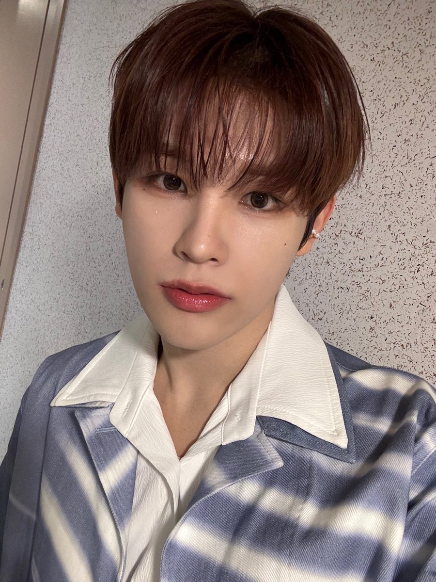 XODIAC_MEMBERS's tweet photo. [#규민🐶] 

쏘블리~~~~~ 덕분에 처음으로 참석한 시상식에서 상까지 받게 돼서 너무 고마워!! 진짜 앞으로 몇 배로 더 보답할게 사랑해🩵

#XODIAC #소디엑 #GYUMIN #규민 
#똑똑똑_귬이등장 https://t.co/YVHmfOUiHJ