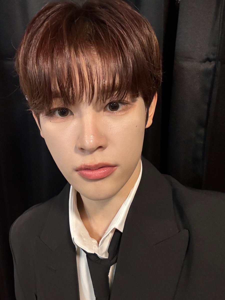 XODIAC_MEMBERS's tweet photo. [#규민🐶] 

쏘블리~~~~~ 덕분에 처음으로 참석한 시상식에서 상까지 받게 돼서 너무 고마워!! 진짜 앞으로 몇 배로 더 보답할게 사랑해🩵

#XODIAC #소디엑 #GYUMIN #규민 
#똑똑똑_귬이등장 https://t.co/YVHmfOUiHJ