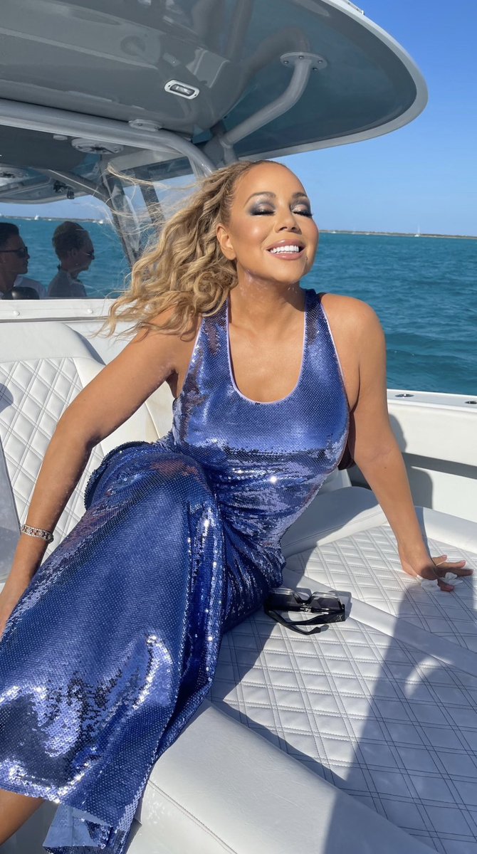 mefeater's tweet photo. A vision in blue this year ๐Happy Anniversary to the incomparable gorgeous global icon
Queen Mimi!๐
#mariahcarey #queenmimi https://t.co/g2mJGVE14K