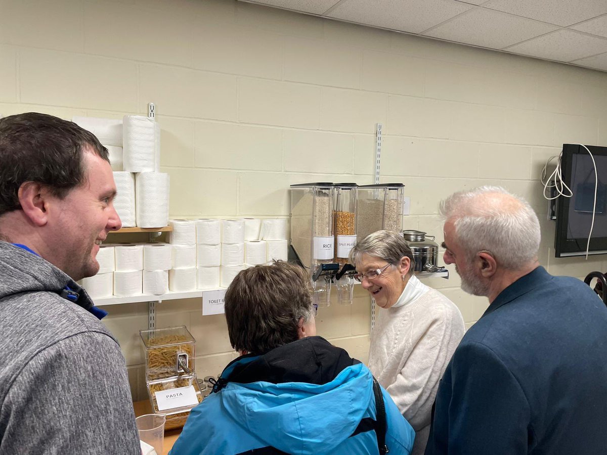 Fab new initiative at @RippleRestalrig - the Refillery. Everyday essentials like pasta, toilet roll, tatties and much, much more, all at fair prices - exactly what's needed in this cost-of-living crisis. Great to cut the opening ribbon! More here 👉 theedinburghreporter.co.uk/2024/03/scoot-…