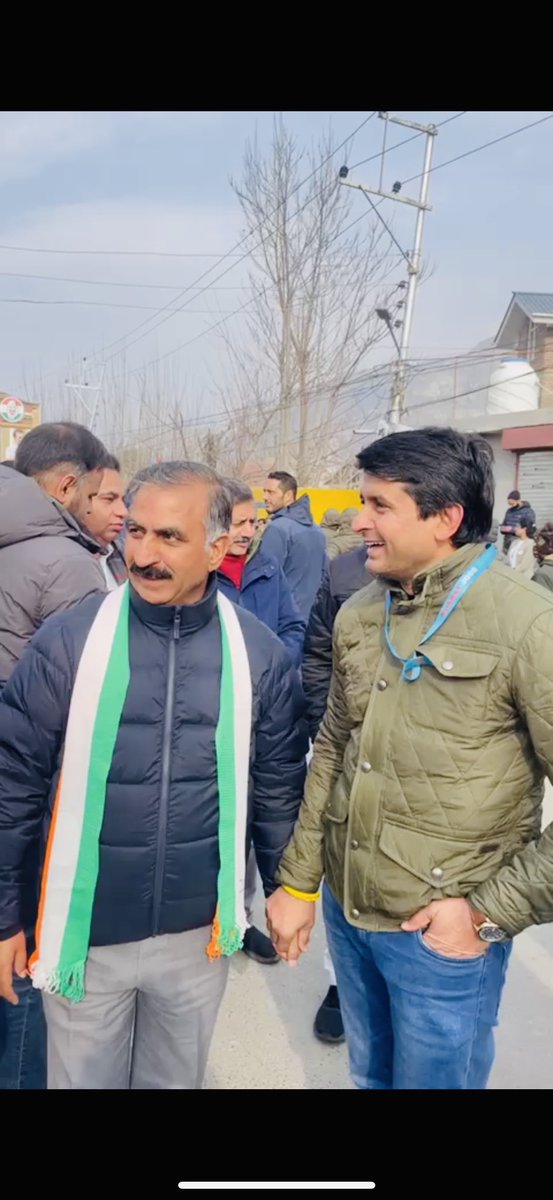 OmveerYadavINC's tweet photo. हिमाचल प्रदेश के ‘विकास पुरुष’ एवं लोकप्रिय मुख्यमंत्री श्री @SukhuSukhvinder जी को जन्मदिन की हार्दिक बधाई एवं शुभकामनाएं।🎂💐

भगवान से आपके उज्ज्वल भविष्य एवं उत्तम स्वास्थ्य दीर्घायु जीवन की कामना करता हूं। https://t.co/RJTdWFkc0O