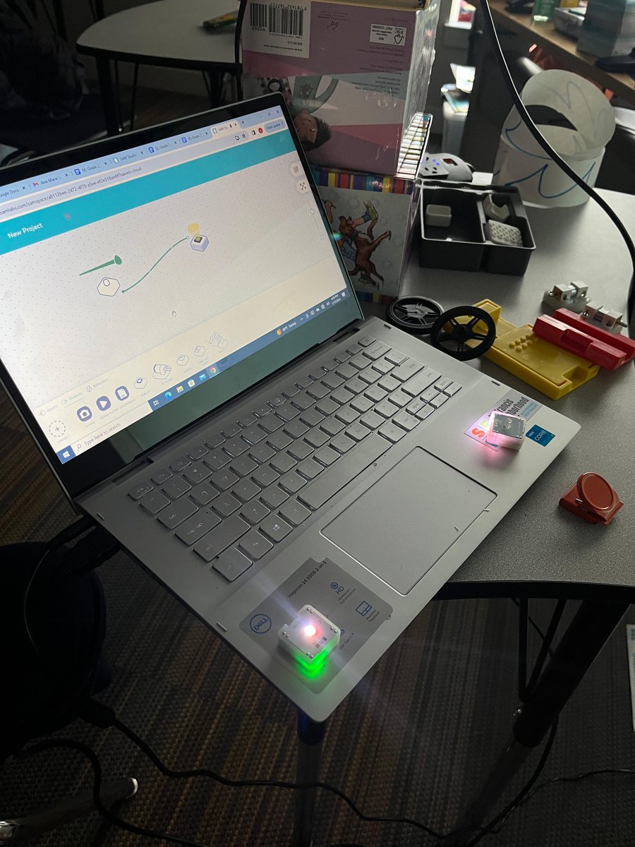 How are your coding skills? 🤔 Thanks to a @SAMLabs lesson led by #IgniterIntern Troy, our Group 3 students are well on their way to success in STEM! 💻 The entire class was highly engaged & it was a delight to see students helping their peers get the hang of the new technology.