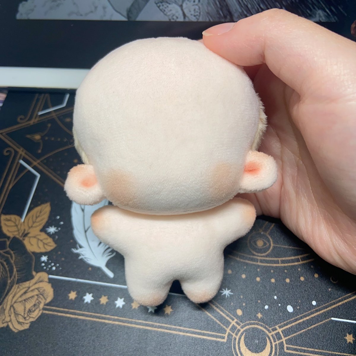 Diawu_Q's tweet photo. 更新個寫教程時做的娃的三視圖（後腦勺提前替換成了要做的頭髮的布料） https://t.co/U6LMjplYXq