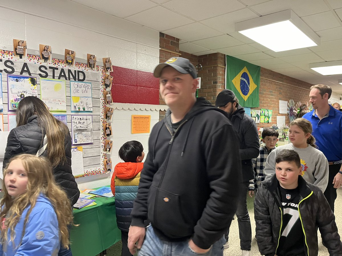 jfkeipride's tweet photo. We are so proud of our students’ accomplishments!  Their beautiful projects were on display last night!  Thank you to everyone who joined us! EIPRIDE FOREVER @eischools https://t.co/jLwyyb68tn