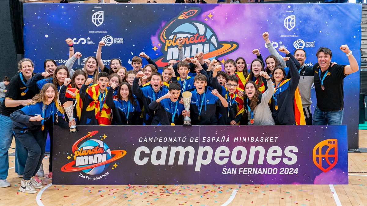 🥇🥉 / #CatalunyaBQ🏀
Medalla d'or i de bronze de Catalunya a l'estatal de seleccions Mini gràcies al treball diari i èxit de jugadors i jugadores, entrenadors i entrenadores, clubs, àrbitres, pares i mares del #BàsquetCatalà, enhorabona! 🏆

📸 FEB
➡️ basquetcatala.cat/noticies/10572