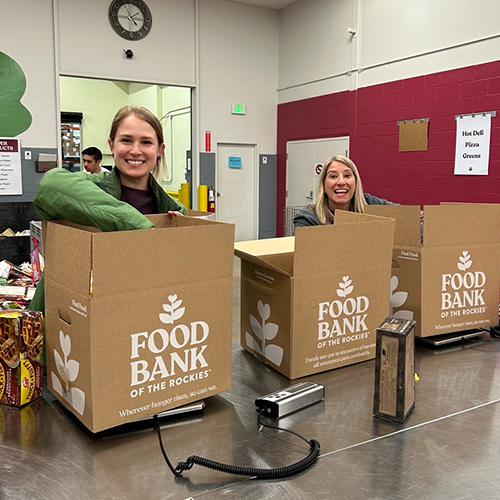 Our RMR Humanitarian Committee volunteered at Food Bank of the Rockies! They helped fill over 300 boxes and provide over 6,000 meals, which accumulates to over 8,000 pounds of supplies. Way to go team! spiritenv.com/news/spirit-vo… #EnvironmentalConsultants #FoodBankOfTheRockies