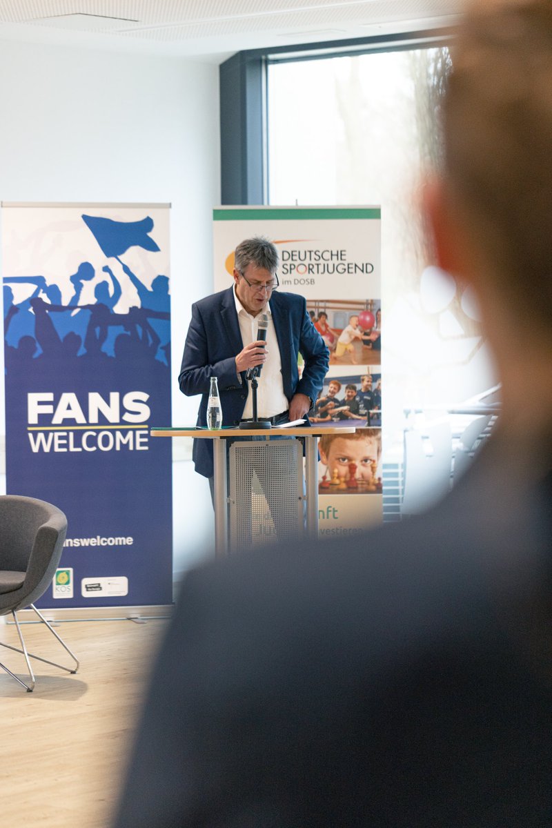 DOSB_Weikert's tweet photo. Kick Off „Fans Welcome“ mit @NancyFaeser ⚽️👏
Die @EURO2024 soll nicht nur ein sportliches Highlight, sondern auch ein buntes & vielfältiges Sportfest werden. Dazu wird auch das Besucherprogramm #FansWelcome der Koordinierungsstelle für Fanprojekte bei der @dsj4sport beitragen https://t.co/9KYJzBnTX4