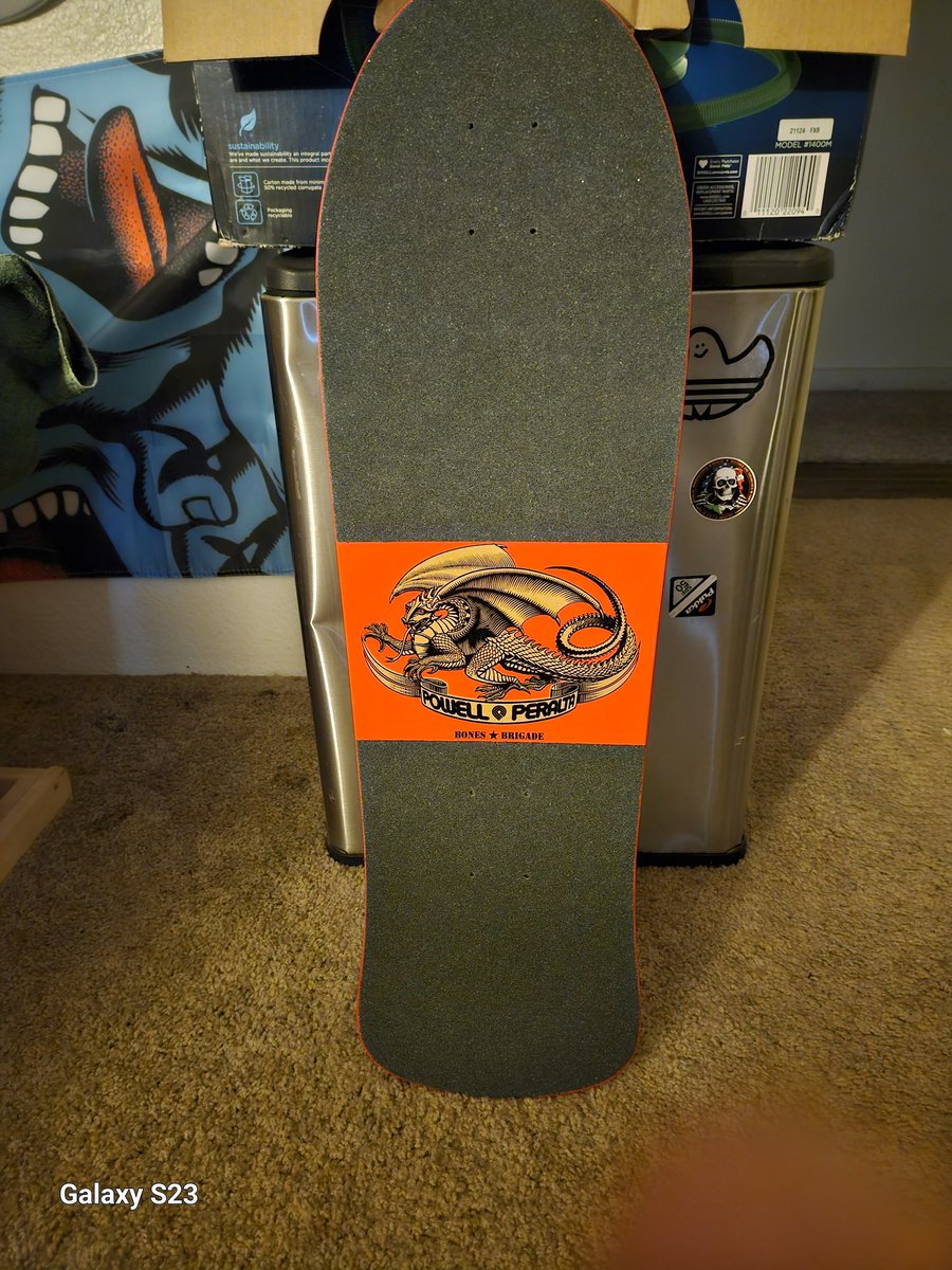 @PowellPeralta @BonesBrigadeDoc Love my new lance.. and yes.. it's gripped and almost ready to roll.. might try out some g- slides ? Never riddin them before. Thoughts?