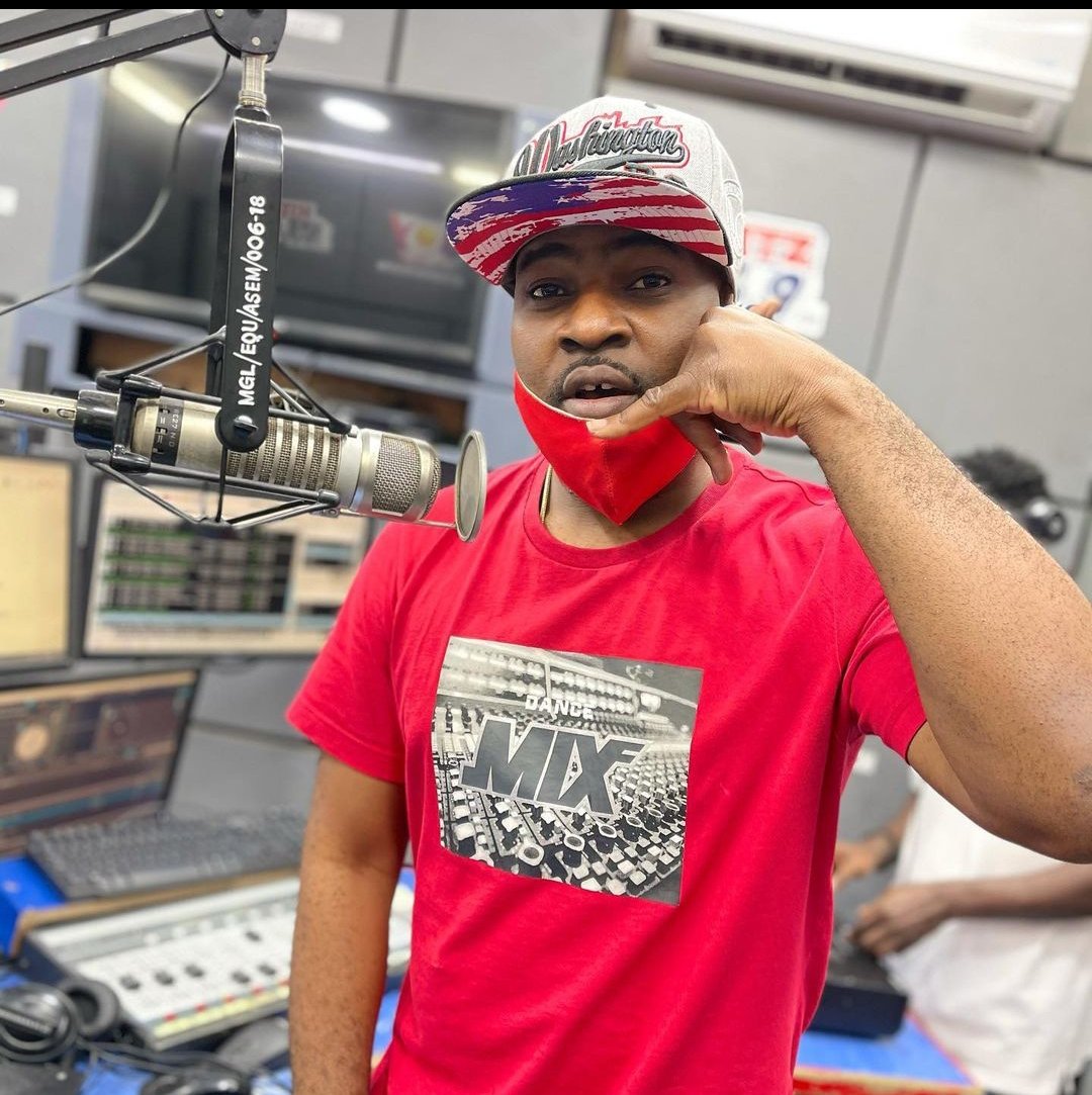 EyramBN's tweet photo. Turn your volume Up is time for CruiseControl on Hitz 103.9 FM with the Man himself @merquryquaye now to 7pm Don't forget is Reggae Wednesday
#ReggaeWednesday
@DjIkonGh 🔥
#CruiseControl 🔥
Turn Your Volume Up 🔥 https://t.co/HUibSgmWX1