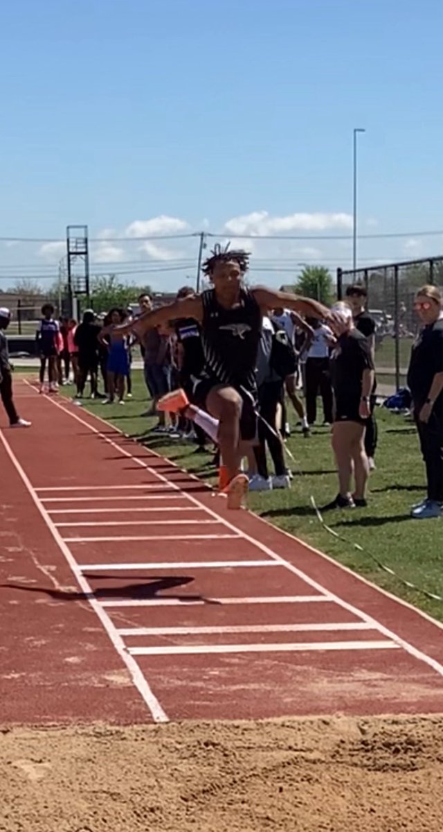 BudaJagsTrack's tweet photo. Buda Johnson HS is sending two uncommitted seniors to @TruistNews Texas Relays this weekend. Top hurdler in the state @ryanpoag22 and a top Triple Jumper in the state @DevinBlackwel12 #BigCatsRunFast @HaysCISD @stevehoffman74 https://t.co/lZoPdwzwVx