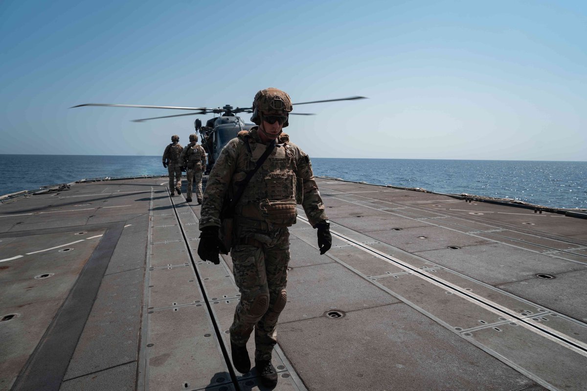 The embarked team of Royal Marines need to maintain their cutting edge 🗡️ To ensure they remain ready for anything, the team recently conducted fast rope training with our skilled aviation crew from @815NAS #ForwardDeployedT23 #GlobalModernReady