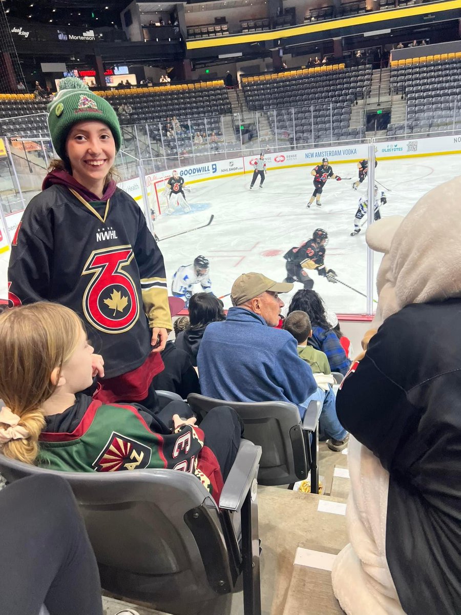 runPRETZrun's tweet photo. @JustinLevineHBS @TheTorontoSix @WhitecapsHockey @PHF And my daughter was there having the time of her life! The 6 signed her jersey and @saroyatinker71 gave her her stick. https://t.co/ropn3UnNvK