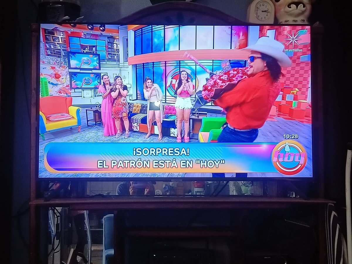 Edith96_AV's tweet photo. @programa_hoy
#elpatron
#floreselpatron https://t.co/au7yiqP7Y6