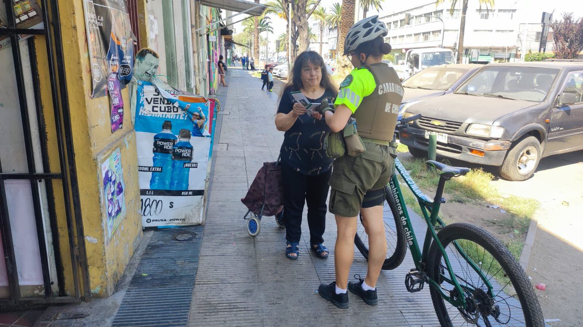 #Recoleta: @CarabMicc de la Subcom. Recoleta Sur realiza campaña preventiva “Camina Seguro y Segura”  en el secto entregando recomendaciones básicas sobre autocuidado en los desplazamientos.
#LaPrevencionEsNuestraEscencia