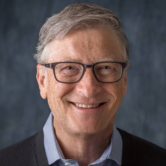 What exactly did Bill Gates do to becomes so rich and why is his wealth so much greater than the founders of similar companies such as Google and Apple? Bill Gates became so rich because (1) he co-founded Microsoft in 1975, and it became the world’s most successful -