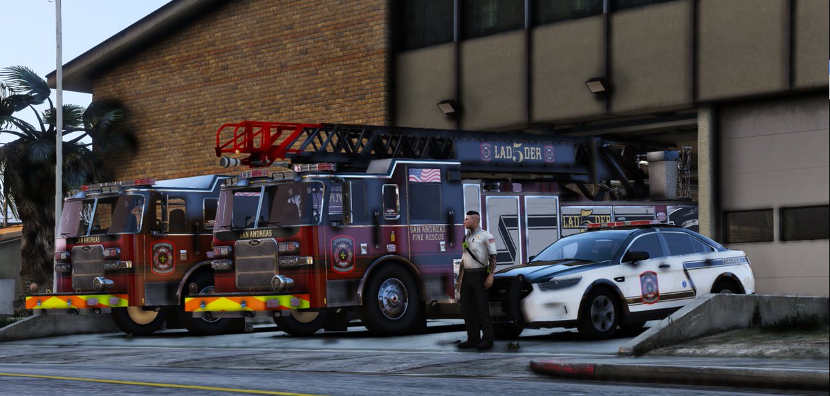 OfficialHangout's tweet photo. SAFR Davis Station showcasing their new fleet of apparatus.
Credit: 0126 | Christian18
#FiveM #fivepd #GTARP #gaming #GTAV #THRP https://t.co/mKE41nwNCc