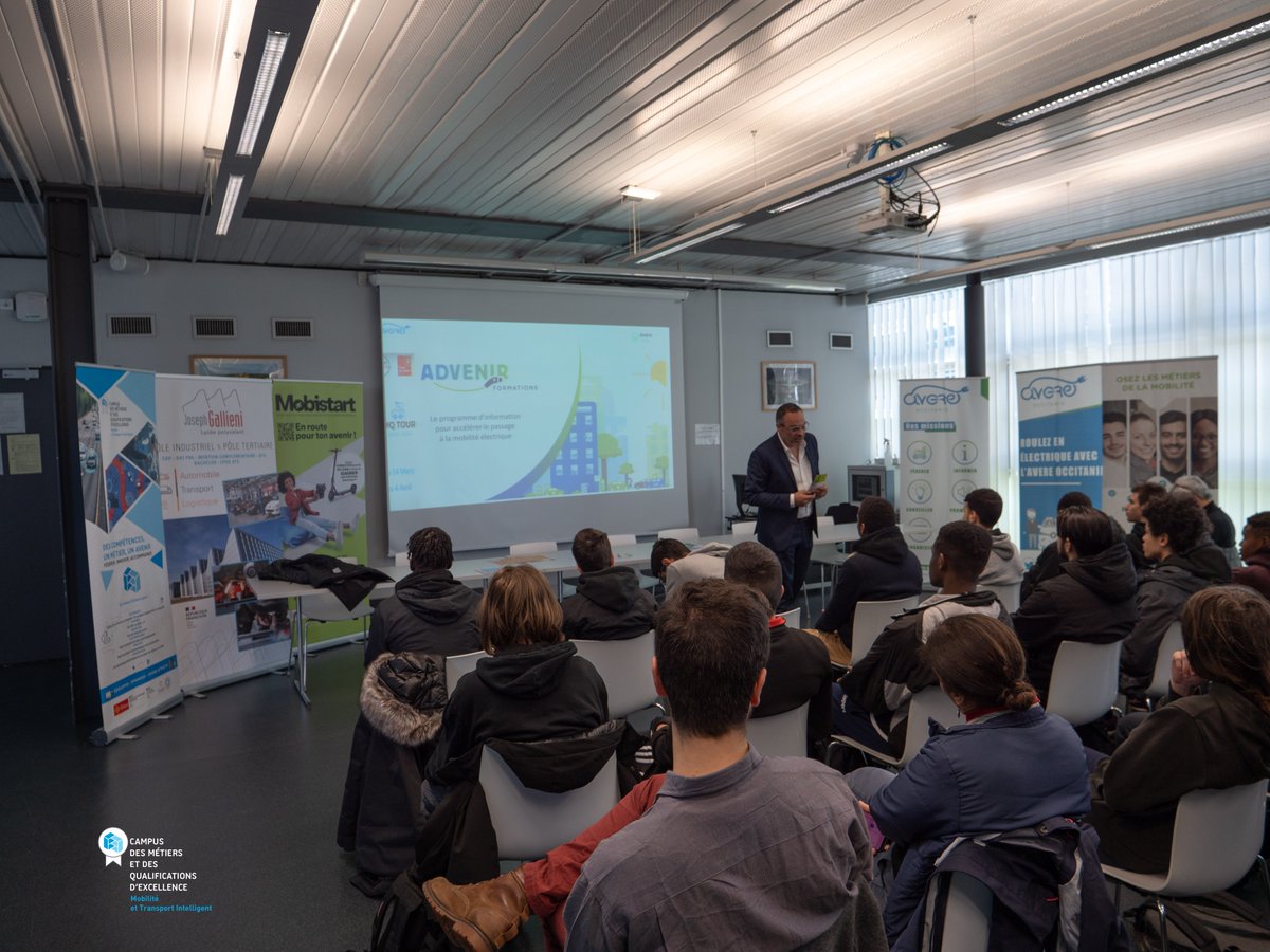 CampusMti's tweet photo. 📸🚗⚡️Le CMQ Tour a fait escale aujourd'hui au lycée @jGallieni pour le projet #MVEB. Une demi-journée riche en #conférences, #démos et #ateliers a été présentée aux élèves et enseignants. Une immersion dans le monde de la #mobilité #électrique ! 
#CMQTour https://t.co/1r60sklQya