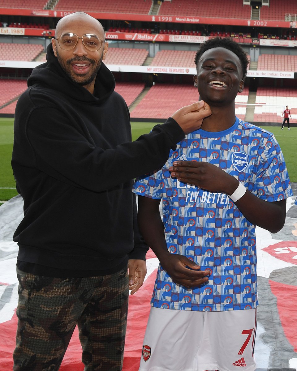 ChampionsLeague's tweet photo. 🇫🇷 Henry x Saka 🏴󠁧󠁢󠁥󠁮󠁧󠁿

#UCL https://t.co/W4tkoS6b1i