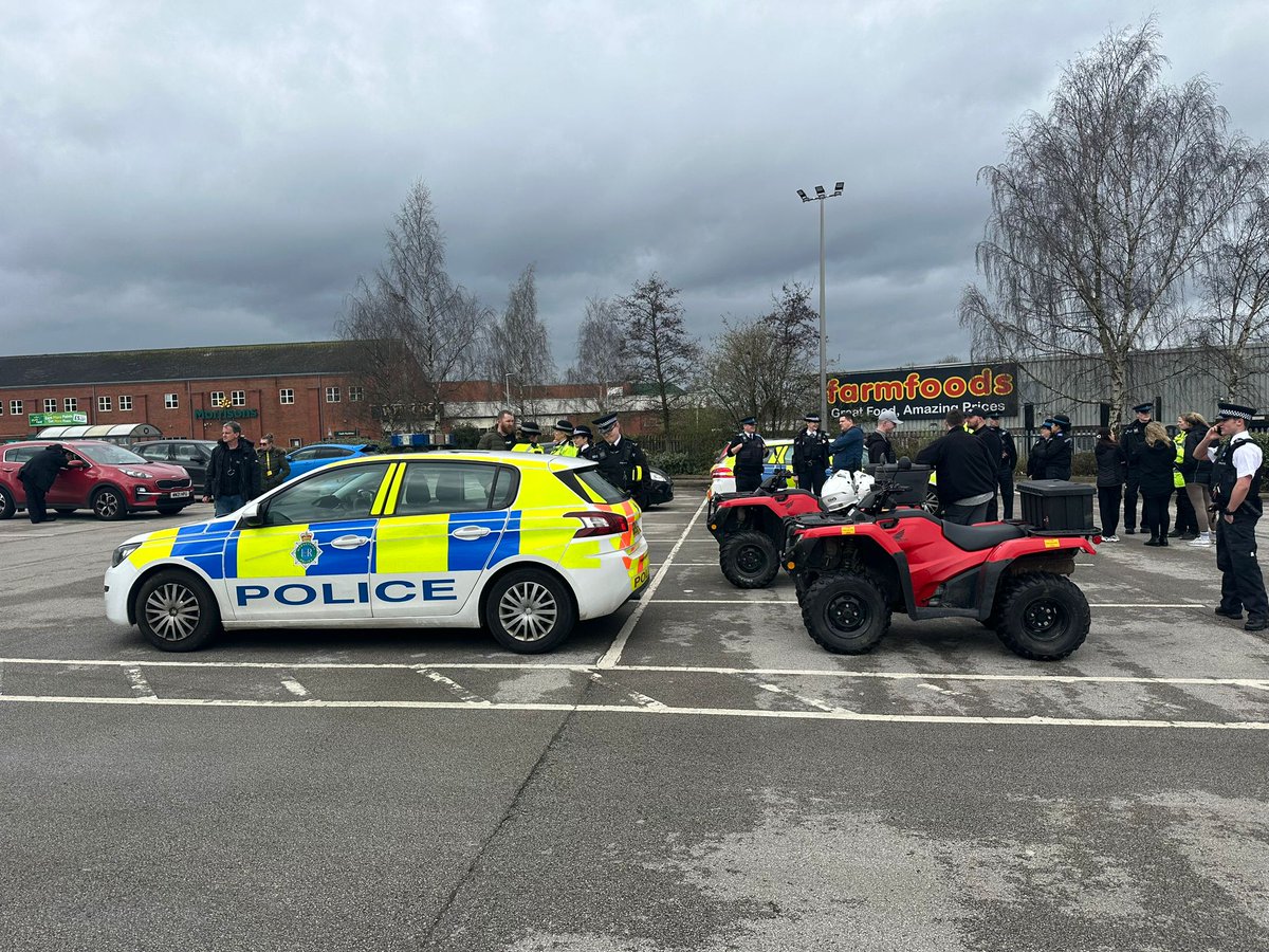 This morning Myself and Bec teamed up with a number of partner agencies along side Merseyside police for a day of action in the Boundary Road area, offering support and advice to the local community 💜 <a href="/TeardropsOrgUK/">Teardrops Supporting Your Community</a> <a href="/CGLStHelens/">CGL St Helens</a> <a href="/MerPolStHelens/">MerPol St Helens</a> <a href="/RRT_NZ/">Rapidreliefteamnz</a> <a href="/MerPolCEU/">MerPol CEU</a> <a href="/MerseyFire/">Mersey Fire</a>