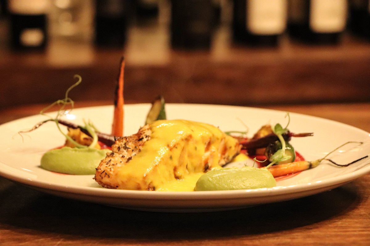 Sabores tradicionales mexicanos fusionados con innovación culinaria le esperan para deleitar su paladar.