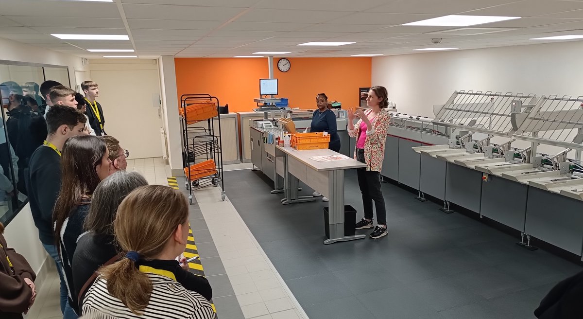 msa49actu's tweet photo. [#MadeInAngers]
Retour sur les visites du 27 février, 5 mars et 19 mars !
Curieuses d'en apprendre plus sur le fonctionnement d'un organisme de #protectionsociale, près de 70 personnes sont venues découvrir les services et les métiers de la #MSA.
+ d'info👉https://t.co/zbKDnXQep2 https://t.co/DA2hbB9Sgc