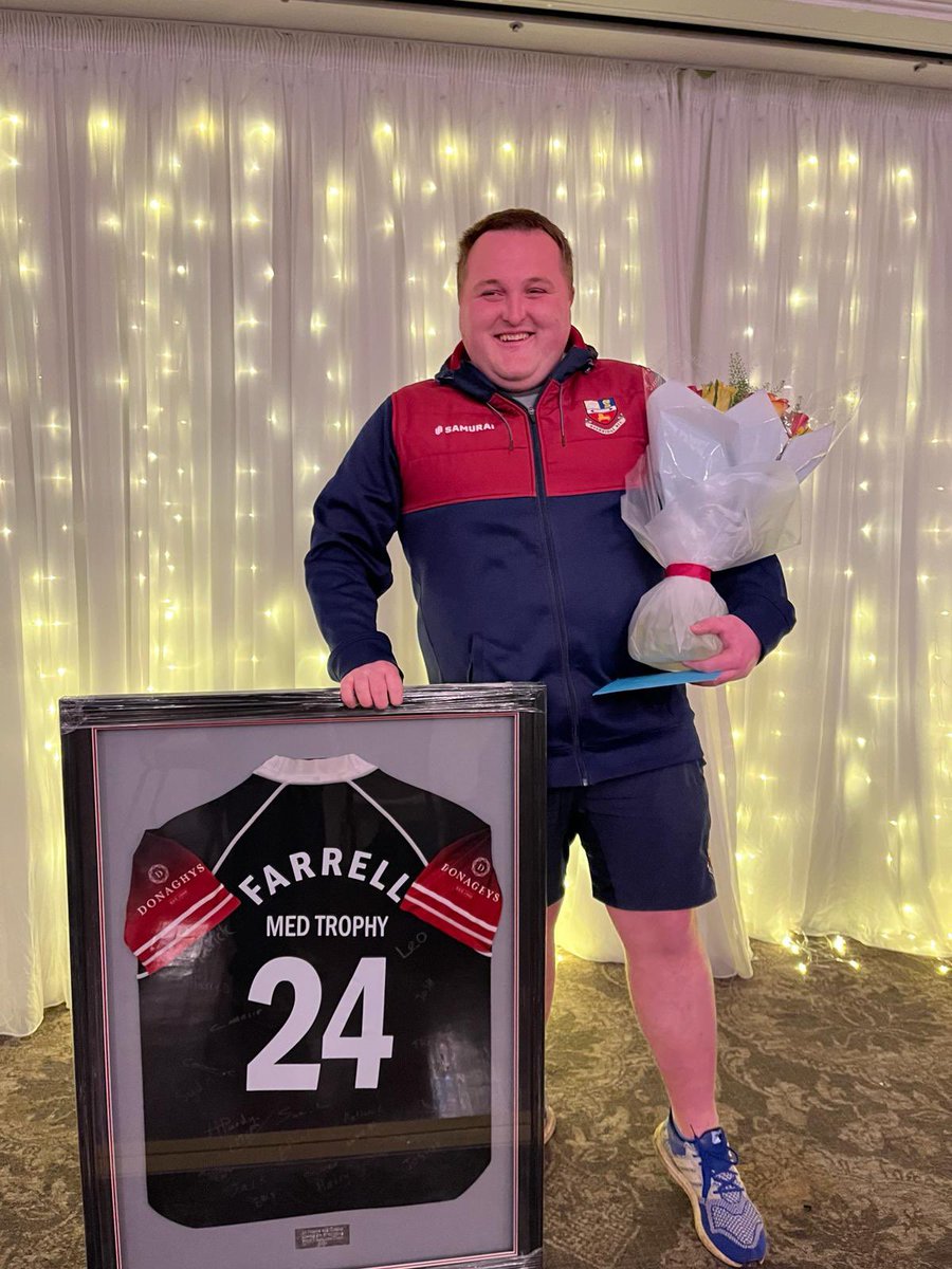 Nice to receive this gift, on behalf of @jj__farrell &amp; myself from the 23/24 Banbridge Academy Medallion rugby squad.🔥

Another great season with the medallion squad, exciting to see another group of good men join the senior rugby setup in school ⚫️🔴🏉