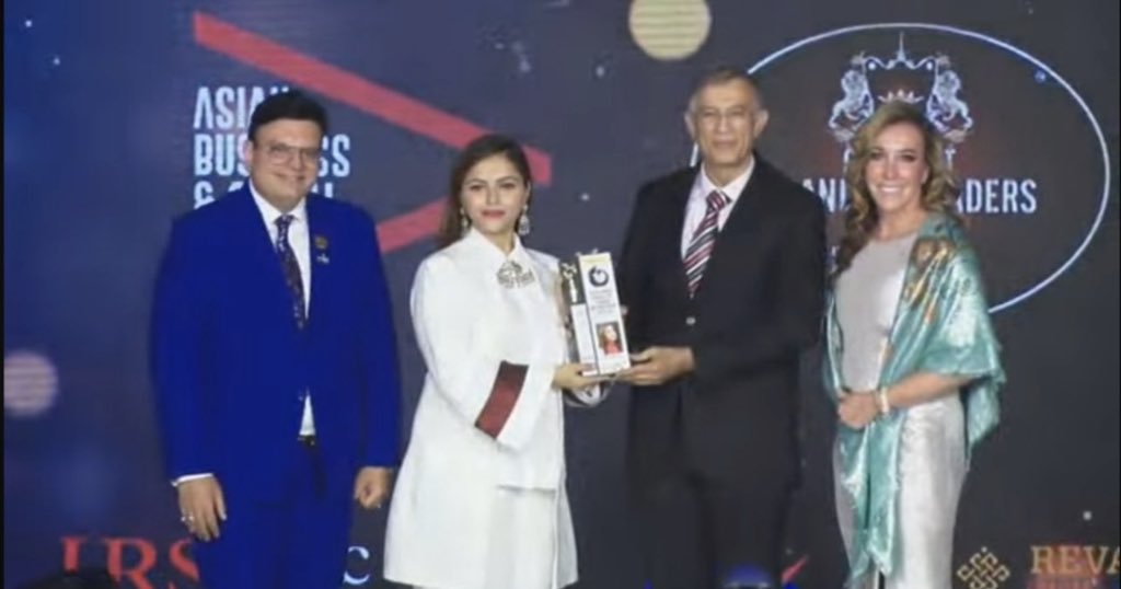 itsyoursg's tweet photo. #RubinaDilaik is such an inspiring woman . It's great to see her being recognized for her efforts with the Women Empowerment Award from #AsiaOneMagazine. She's definitely making a positive impact
 @RubiDilaik • #RubiHolics #WomenEmpowermentAward2024 https://t.co/8plq1O2UDs