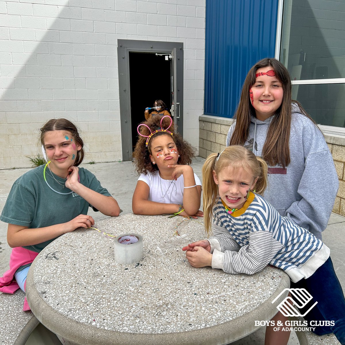 Adaclubs's tweet photo. To end Spring Break '24 at the Boys &amp; Girls Clubs of Ada County, Moseley Center, they celebrated with a Club Carnival! The youth enjoyed carnival games, face painting, ice cream, relay races, bubble-blowing stations, and a photo booth! #adaclubs #SpringBreak https://t.co/ZNGL6aF1xZ
