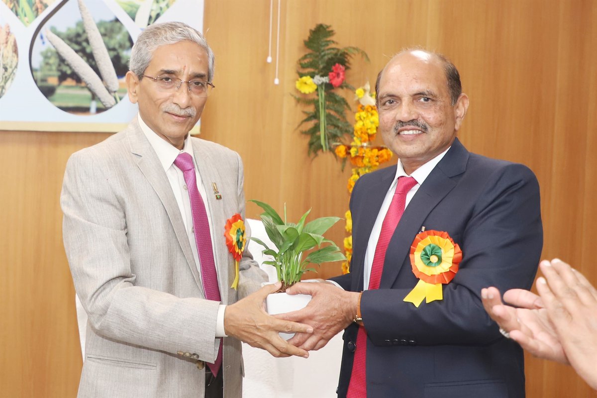 #SAWBAR, ICAR-IIWBR, Karnal, bestowed the prestigious Sh. VS Mathur Memorial Award 2023 upon Dr. Arun K Joshi, MD BISA, CCR CIMMYT India for his outstanding contribution in the field of Wheat Crop Improvement. He also delivered a lecture & praised the CIMMYT & India partnership.