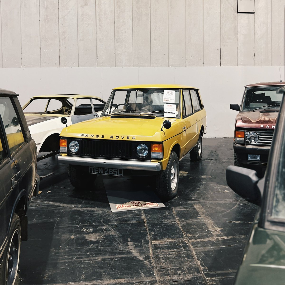 Throwing it back to last Sunday's @classiccarauc at our show! 🚗 Here are some of the standout sales that had everyone talking: 1972 Range Rover 3-Door Suffix A - Sold for £30,375 1969 Range Rover Carmichael 6-Wheel Fire Tender - Chassis #2 Velar - Sold for £26,000 - £29,250