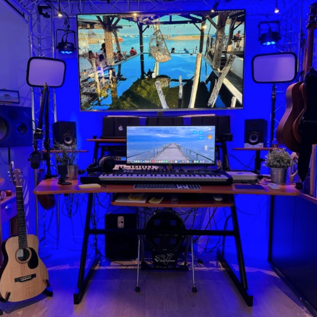 EveAudio's tweet photo. "I would like to thank Eve Audio for allowing me to have listenings of very high reliability and great precision in the restitution of sound 👍 Thanks to you, you are at the top!"
Thanks for sharing Lou 🙌
#eveaudio #studiomonitors #SC204 #TS108 #studiogear #musicstudio https://t.co/v7D47RzkOl