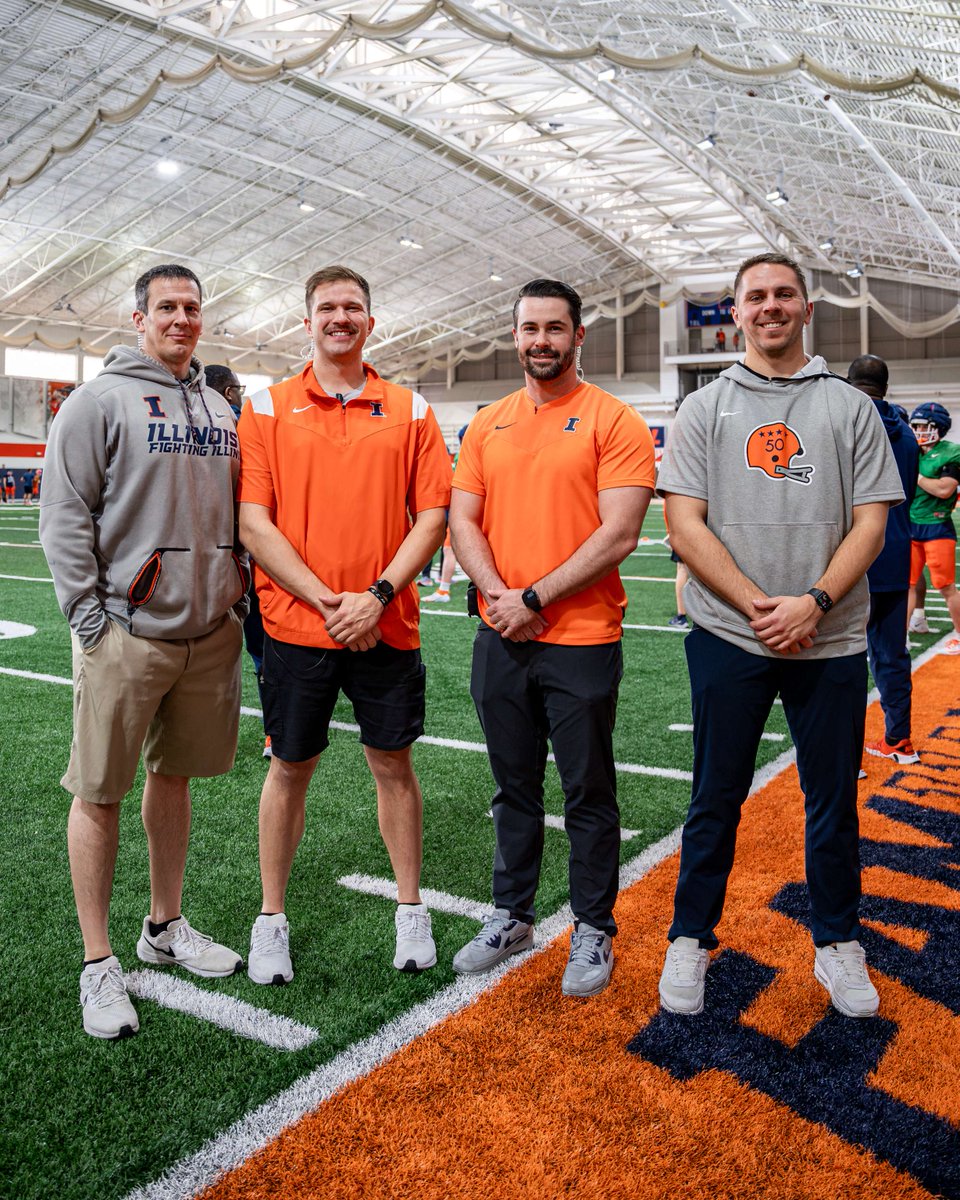 IlliniFootball's tweet photo. A big thank you to our athletic training team during #NationalAthleticTrainingMonth!

#Illini // #HTTO // #famILLy https://t.co/TdnUeFG0lG