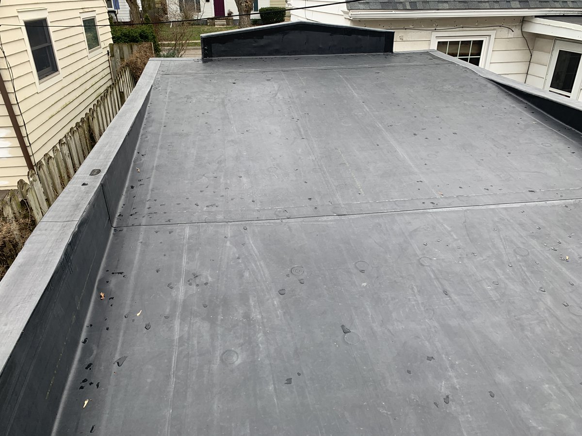 NBHD_Roofing's tweet photo. In #AnnArbor, we used #EPDM to install the #roof of this detached garage. We ensured a seamless &amp; watertight finish that will protect for years to come. Call us at (734) 994-6500 to provide reliable and long-lasting #roofing options that will keep your property safe and secure. https://t.co/pecq7QlztS