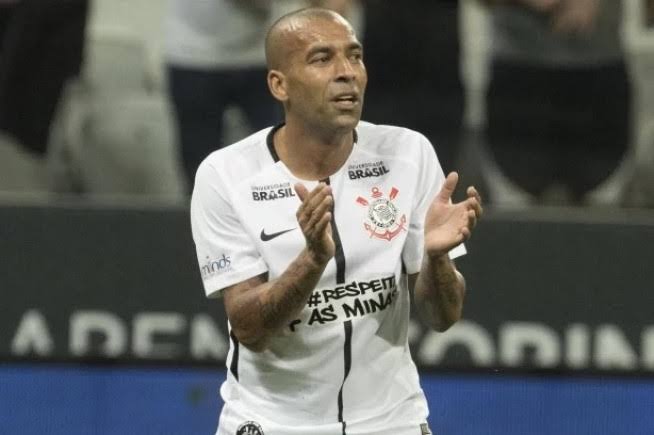 _osamm's tweet photo. "Viúvas de Pelé" 

ai você vai ver, o ídolo dos caras são esses aqui: https://t.co/tnCWzMzoPx