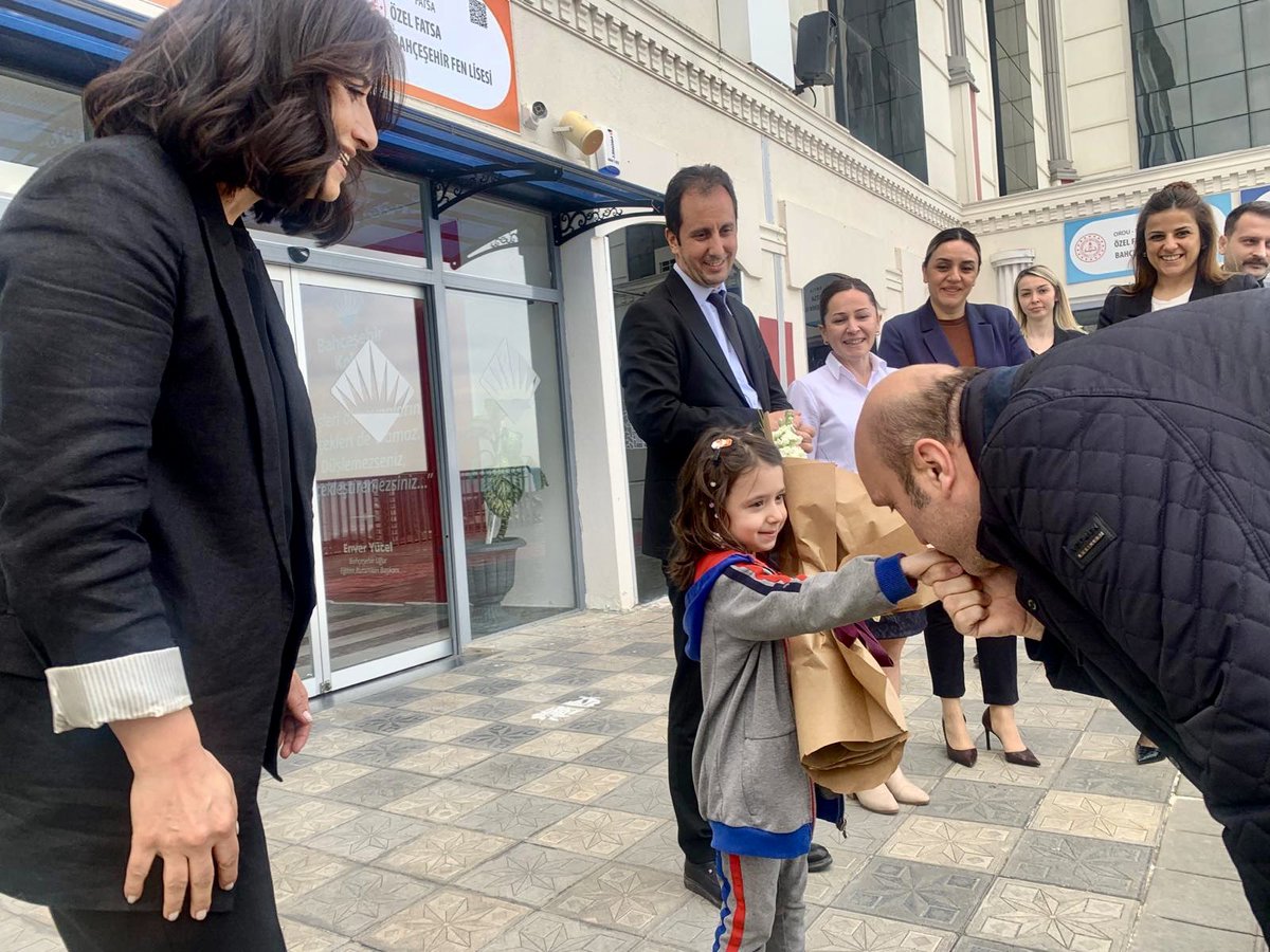 BahcesehirFatsa's tweet photo. SODİMER Başkanı Prof. Dr. Levent Erarslan’ı okulumuzda ağırladık.
Nazik ziyareti ve değerli paylaşımları için kendisine teşekkür ederiz. https://t.co/0vW6vwlNdJ