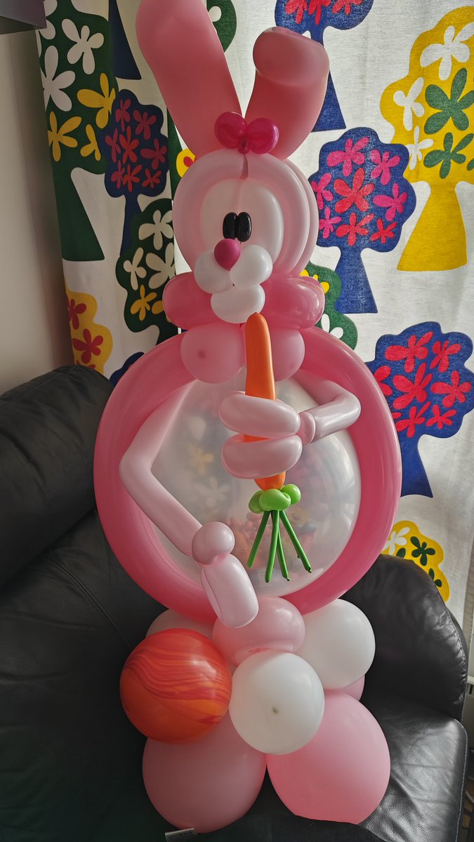 Makoisaa pääsiäistä 🐰🥳🐣🍬☀️ kyllä kelpaa, kiitos arvontavoitosta 🤩🤩💎#tuttuyrittaja #pallokauppa #balloons #balloonartist #easterbunny #bunny