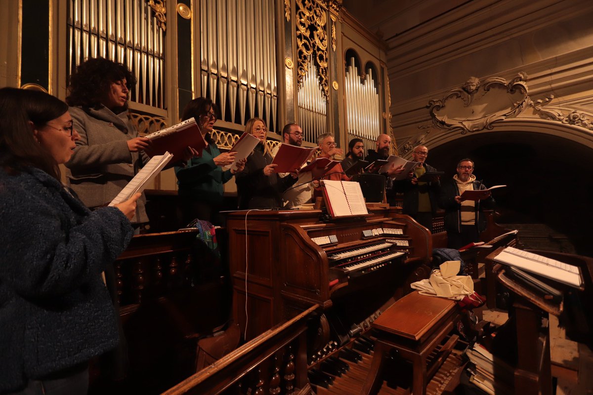 CCorradiana's tweet photo. 🕯️ Rehearsals for Holy Week

#cappellamusicalecorradiana #antoniomagarellidirettore #holyweek #Quaresima #Miserere #earlymusic #baroque #baroquemusic #baroqueofficial #livemusic #choir #choirmusic #acappella 

Massimiliano Alongi Ph. https://t.co/jilSQelX3x