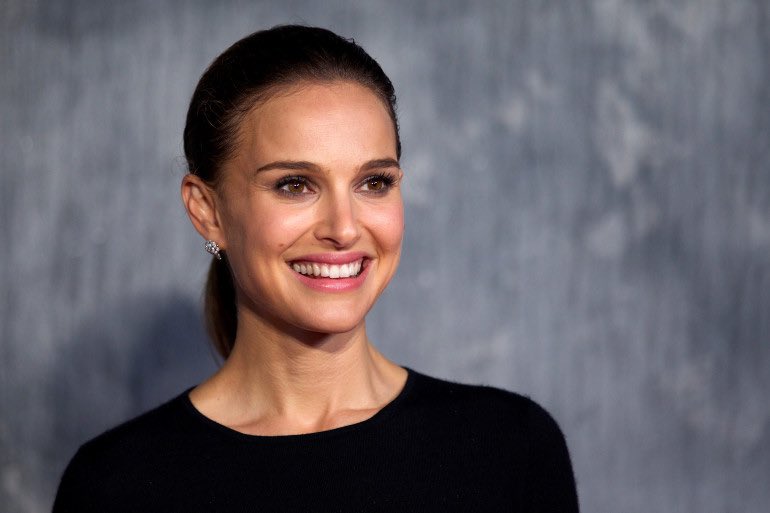 LuizMouloud's tweet photo. C’est bel et bien Natalie Portman et Scarlett Johansson qui interpréteront les rôles d’Ines Reg et Natasha St-Pier dans « Dance or Die » réalisé par Christopher Nolan https://t.co/vV98MqD0Ya