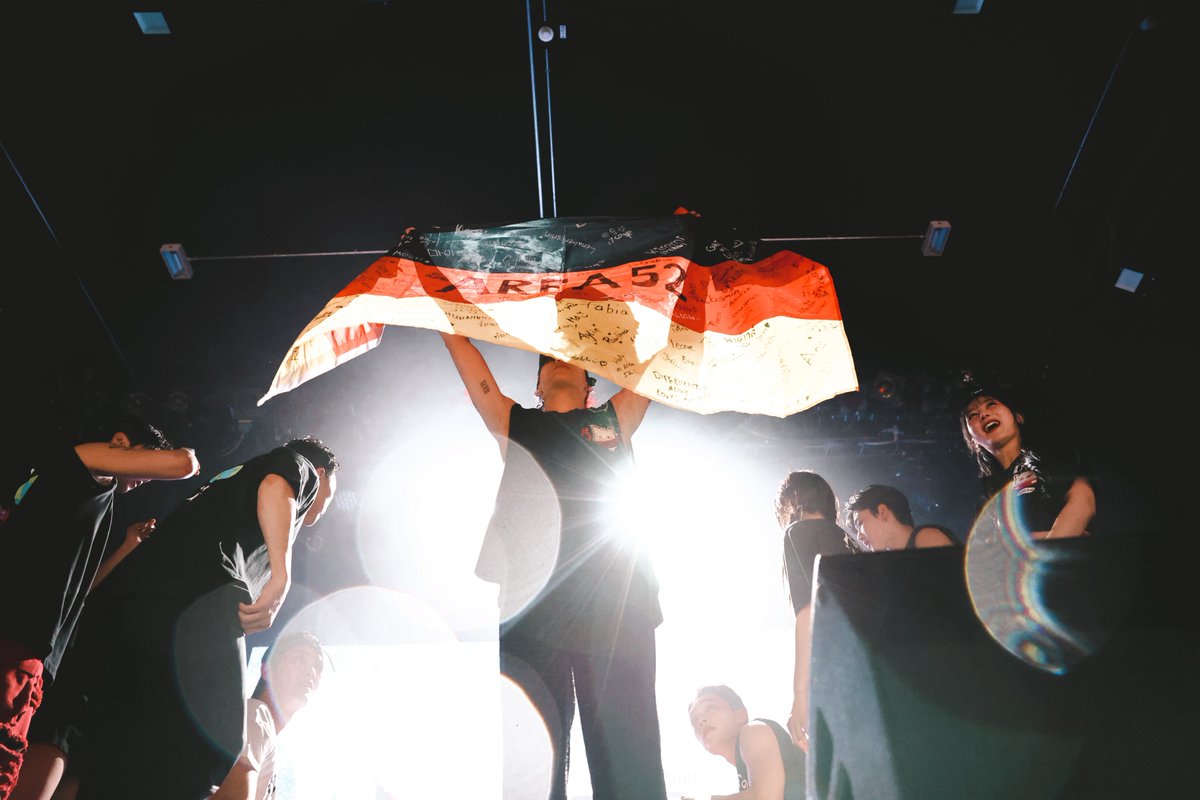 BAMBAMxBAMMIE's tweet photo. [AREA 52] in Europe may have ended, but our memories will last💚
⠀
#뱀뱀 #BamBam
#AREA52
#BamBam_TOUR_AREA52 https://t.co/34ilWXoG5m