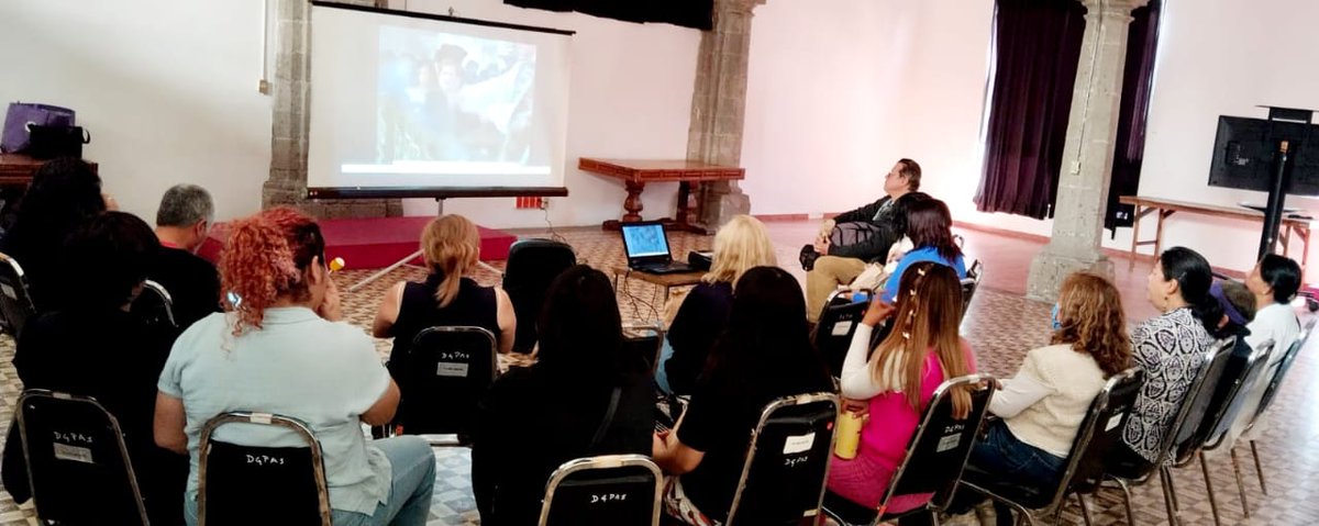 DIF_NMX's tweet photo. En la 3ª sesión de la Escuela de Formación para la Igualdad Sustantiva "La Siempreviva" 🪻, se proyectó la película Memorias de Antonia. 

"La Siempreviva" busca fomentar un espacio de diálogo 🗨️ sobre el cuidado, los DDHH de las mujeres y una vida digna para todas. 🙋🏽‍♀️ https://t.co/PLwUVJBjGX