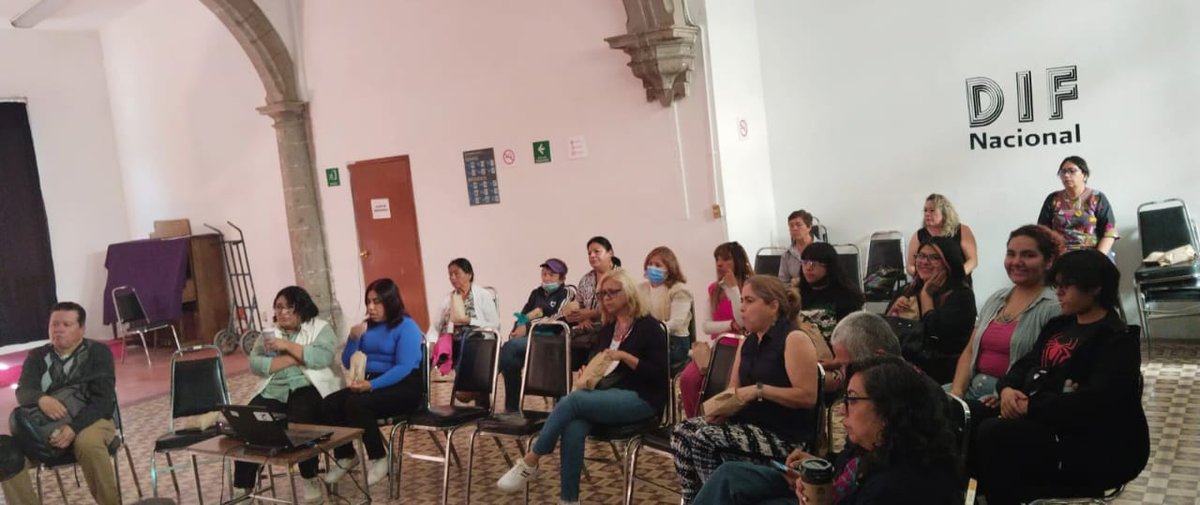 DIF_NMX's tweet photo. En la 3ª sesión de la Escuela de Formación para la Igualdad Sustantiva "La Siempreviva" 🪻, se proyectó la película Memorias de Antonia. 

"La Siempreviva" busca fomentar un espacio de diálogo 🗨️ sobre el cuidado, los DDHH de las mujeres y una vida digna para todas. 🙋🏽‍♀️ https://t.co/PLwUVJBjGX
