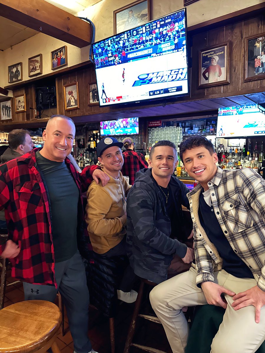 BenButler2's tweet photo. Chillin' with the crew at The Red Lion bar in Vail, Colorado – because après-ski is just as important as shredding the slopes! 🏔️🍻 #FamilySkiTrip #RedLionVail #SquadGoals https://t.co/ZqicAVP6Pa